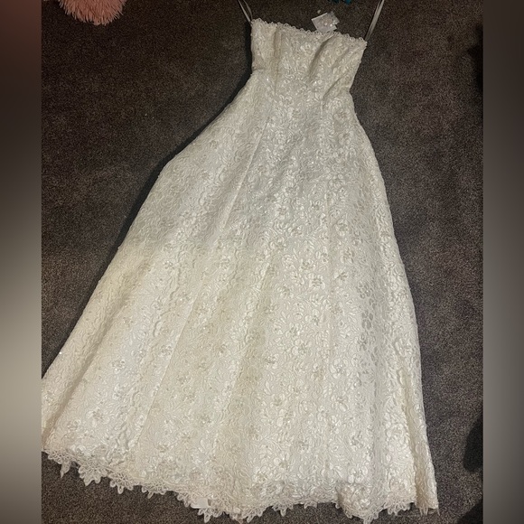 David’s Bridal Wedding Gown - Picture 7 of 8